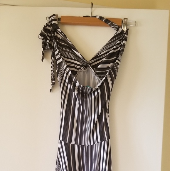 Ruby Halter Dress - Picture 3 of 7